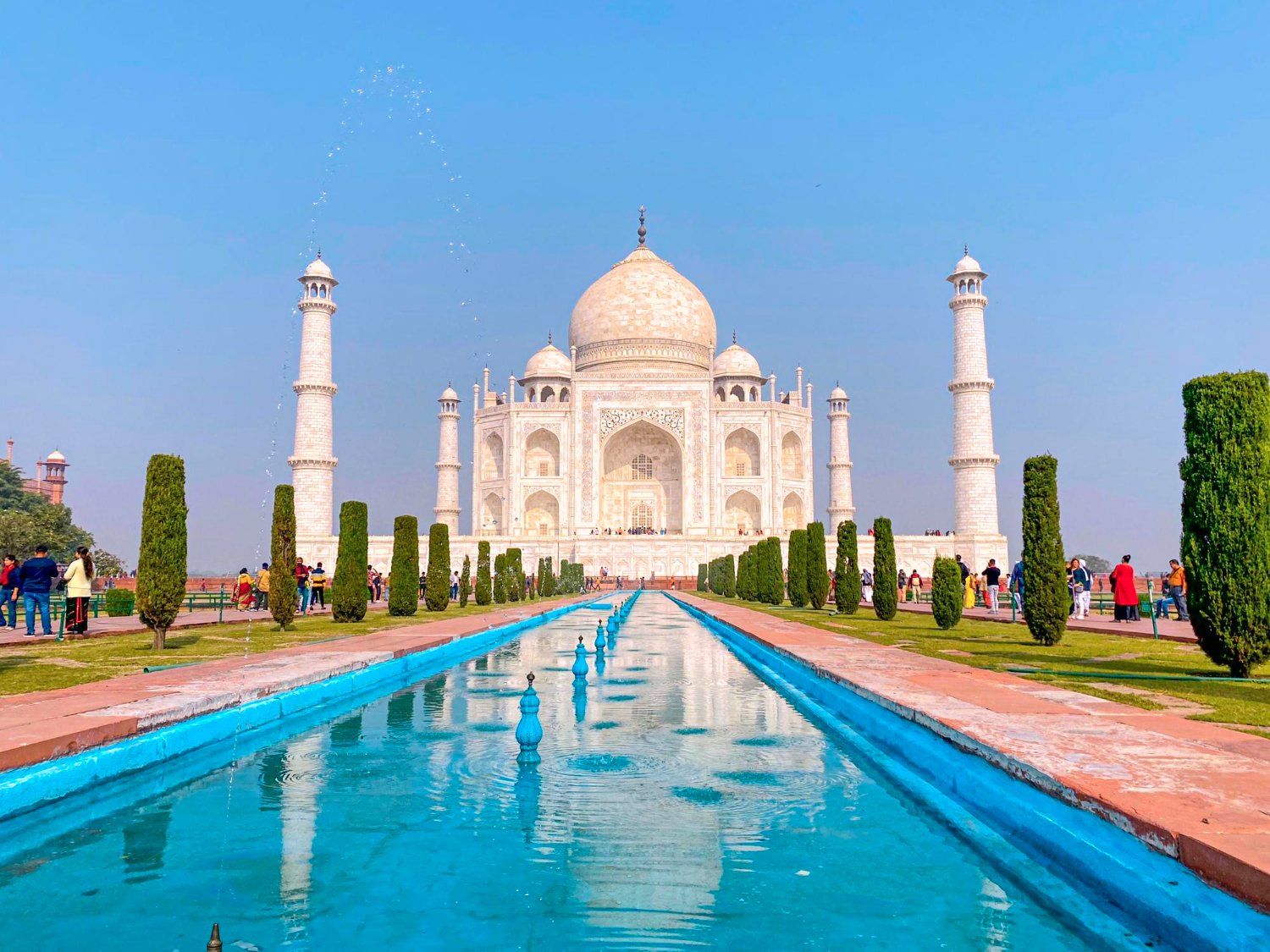Taj Mahal symmetry